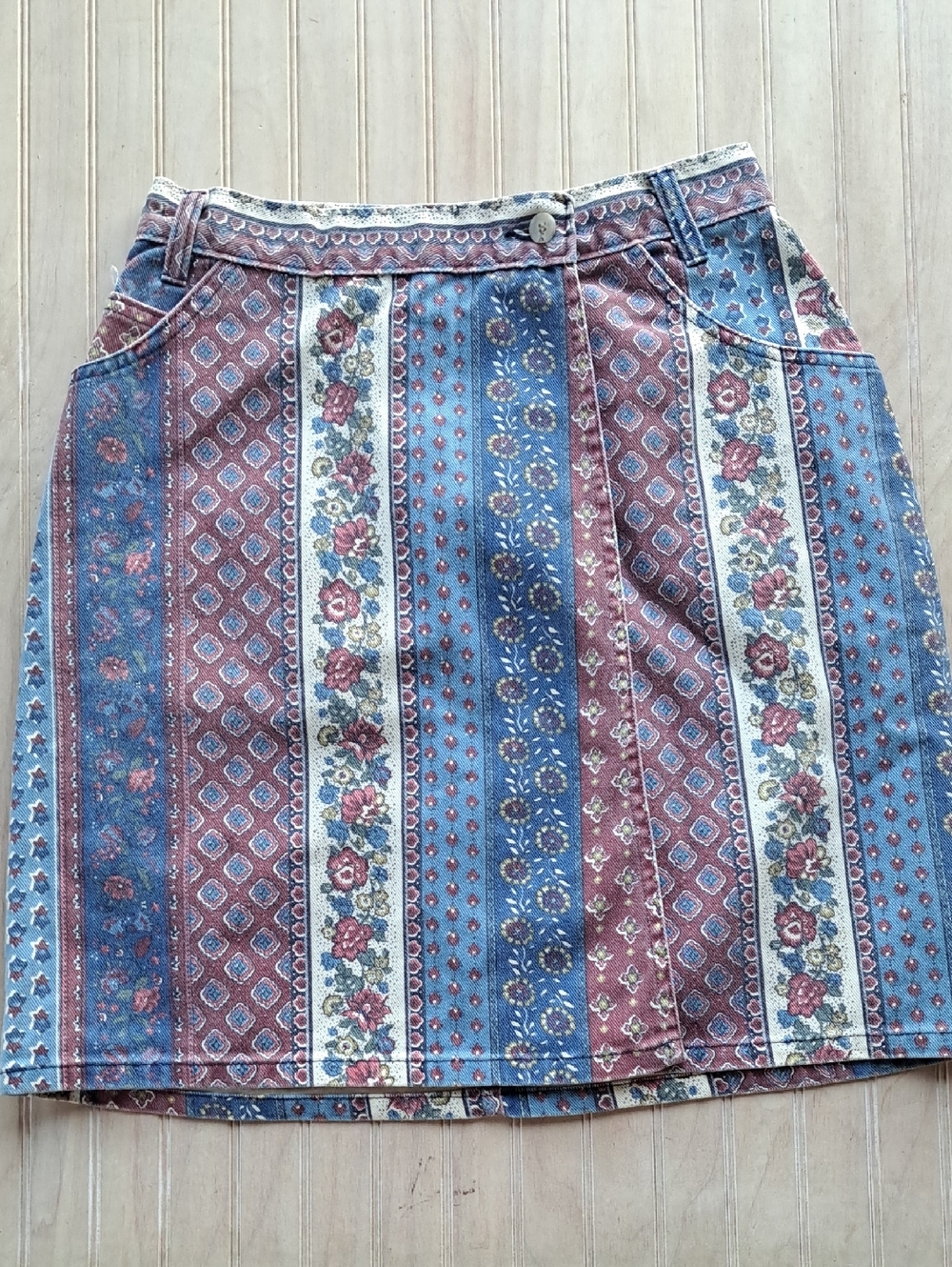 Vintage Denim Floral Print Y2k 90's High Waisted Mini Jean Skirt Made USA Pocket